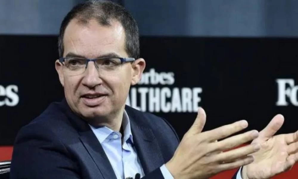 ''Βόμβα'' από Moderna: Ο πλανήτης θα πρέπει να ζήσει με τον κορονοϊό «για πάντα»